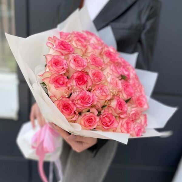 Букет из розово-белых роз Джумилия